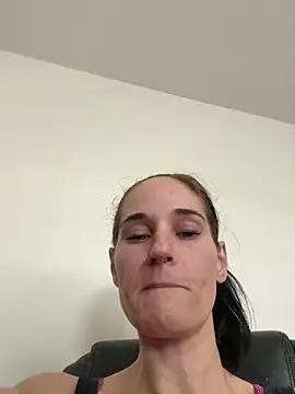 Snapshot of lolabunny9 chatting on 10/25/25, 05:51 lolabunny9 online show from 10/25/25, 05:51