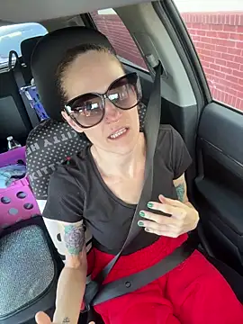 Snapshot of lolabunny9 chatting on 11/15/25, 05:20 lolabunny9 online show from 11/15/25, 05:20