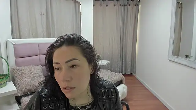 Snapshot of gaby_trent chatting on 05/25/26, 04:24 gaby trent online show from 05/25/26, 04:24