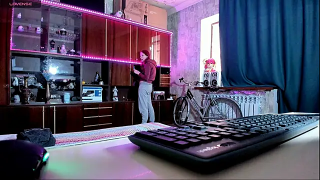 pa1e pr1ncess online show from 02/14/25, 10:07