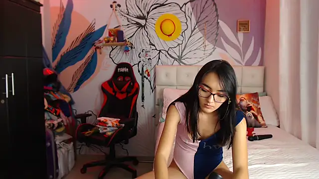 LinzyBaner online show from 12/16/24, 12:26