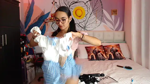 LinzyBaner online show from 12/17/24, 12:56