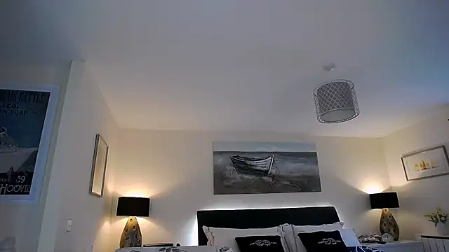 Snapshot of AlbanyWhite chatting on 05/18/26, 12:00 AlbanyWhite online show from 05/18/26, 12:00