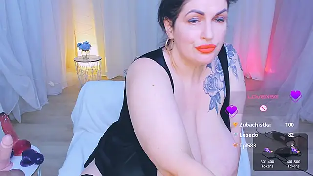 Snapshot of AdeleCarlton88 chatting on 06/17/26, 04:30 AdeleCarlton88 online show from 06/17/26, 04:30
