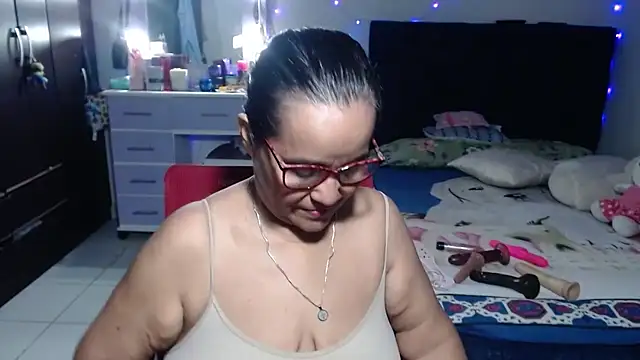 Snapshot of pervert_mommy_ chatting on 06/24/26, 10:58 pervert mommy online show from 06/24/26, 10:58