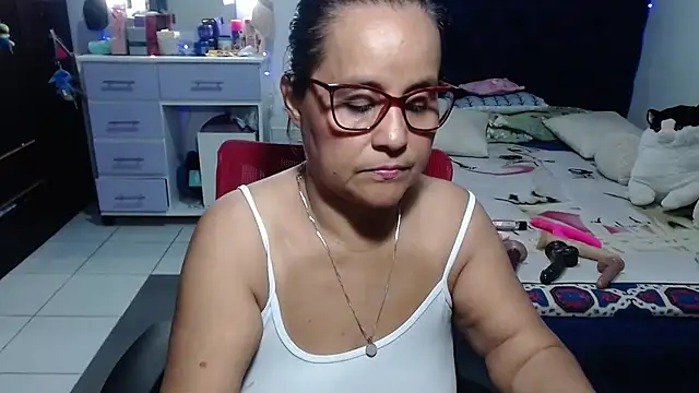 Snapshot of pervert_mommy_ chatting on 06/25/26, 09:47 pervert mommy online show from 06/25/26, 09:47