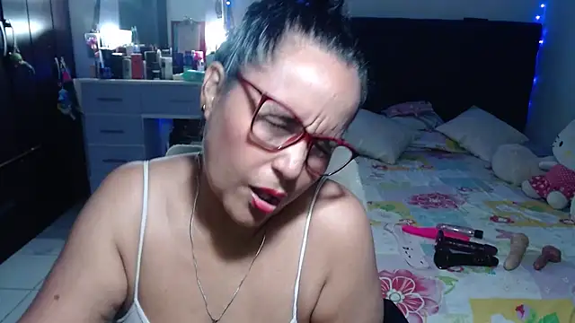 Snapshot of pervert_mommy_ chatting on 07/20/26, 10:39 pervert mommy online show from 07/20/26, 10:39