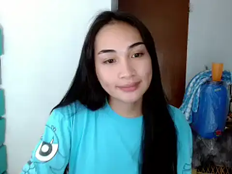 Snapshot of SweetLilly_18 chatting on 12/01/24, 04:29 SweetLilly 18 online show from 12/01/24, 04:29