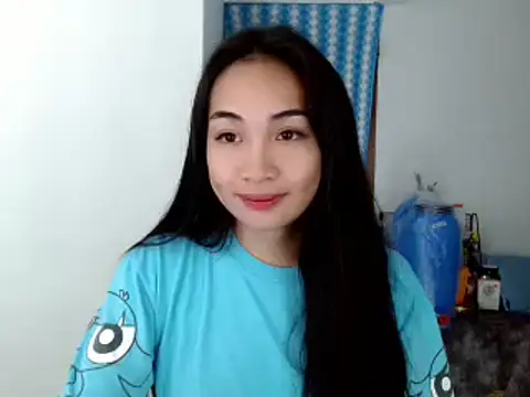 Snapshot of SweetLilly_18 chatting on 12/02/24, 02:31 SweetLilly 18 online show from 12/02/24, 02:31