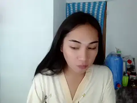 Snapshot of SweetLilly_18 chatting on 12/05/24, 03:17 SweetLilly 18 online show from 12/05/24, 03:17