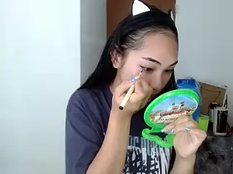 Snapshot of SweetLilly_18 chatting on 12/07/24, 01:29 SweetLilly 18 online show from 12/07/24, 01:29