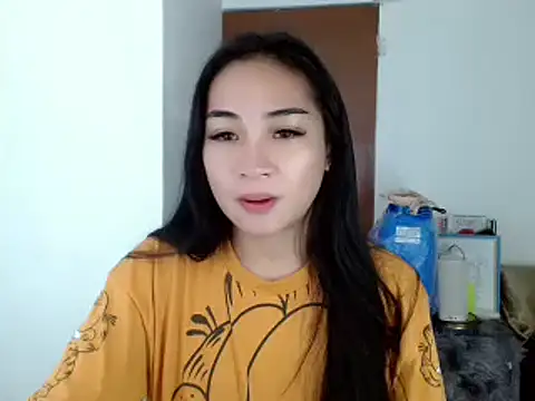 Snapshot of SweetLilly_18 chatting on 12/11/24, 02:09 SweetLilly 18 online show from 12/11/24, 02:09