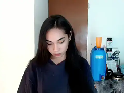 Snapshot of SweetLilly_18 chatting on 01/01/25, 05:22 SweetLilly 18 online show from 01/01/25, 05:22