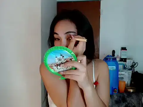 Snapshot of SweetLilly_18 chatting on 01/03/25, 04:16 SweetLilly 18 online show from 01/03/25, 04:16