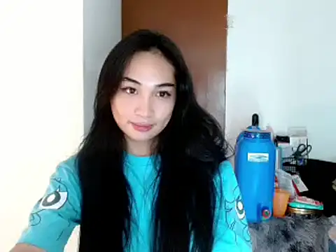 Snapshot of SweetLilly_18 chatting on 01/07/25, 02:20 SweetLilly 18 online show from 01/07/25, 02:20