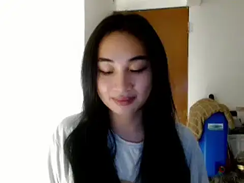 Snapshot of SweetLilly_18 chatting on 01/07/25, 02:19 SweetLilly 18 online show from 01/07/25, 02:19