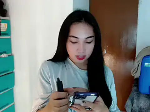 Snapshot of SweetLilly_18 chatting on 01/08/25, 02:35 SweetLilly 18 online show from 01/08/25, 02:35