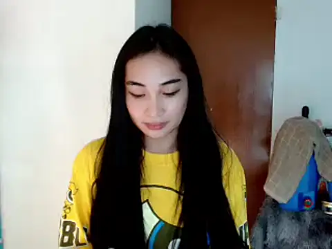 Snapshot of SweetLilly_18 chatting on 01/11/25, 03:20 SweetLilly 18 online show from 01/11/25, 03:20