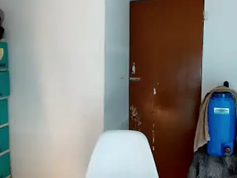 Snapshot of SweetLilly_18 chatting on 01/12/25, 12:23 SweetLilly 18 online show from 01/12/25, 12:23