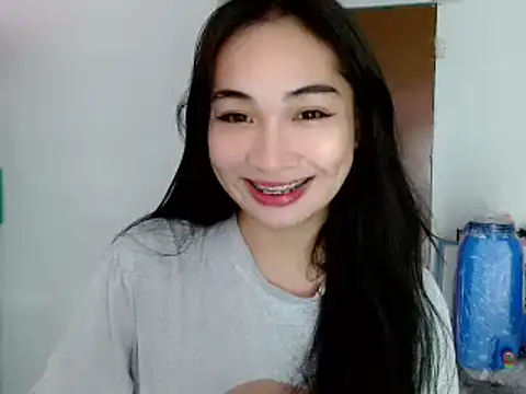 Snapshot of SweetLilly_18 chatting on 01/21/25, 12:29 SweetLilly 18 online show from 01/21/25, 12:29