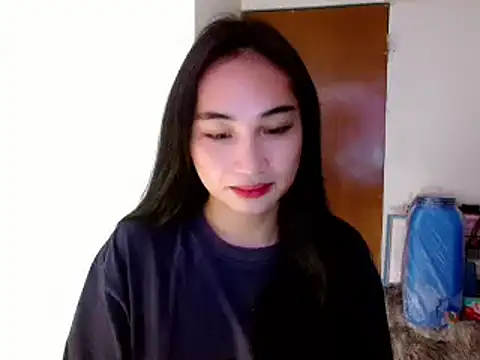 Snapshot of SweetLilly_18 chatting on 01/22/25, 12:06 SweetLilly 18 online show from 01/22/25, 12:06