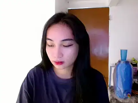 Snapshot of SweetLilly_18 chatting on 01/23/25, 02:44 SweetLilly 18 online show from 01/23/25, 02:44