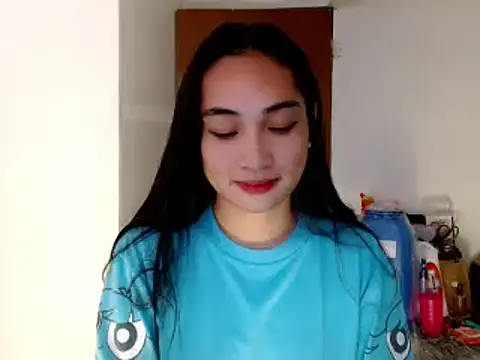 Snapshot of SweetLilly_18 chatting on 01/26/25, 10:45 SweetLilly 18 online show from 01/26/25, 10:45