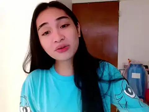 Snapshot of SweetLilly_18 chatting on 01/26/25, 01:47 SweetLilly 18 online show from 01/26/25, 01:47