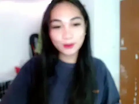 Snapshot of SweetLilly_18 chatting on 02/16/25, 10:21 SweetLilly 18 online show from 02/16/25, 10:21