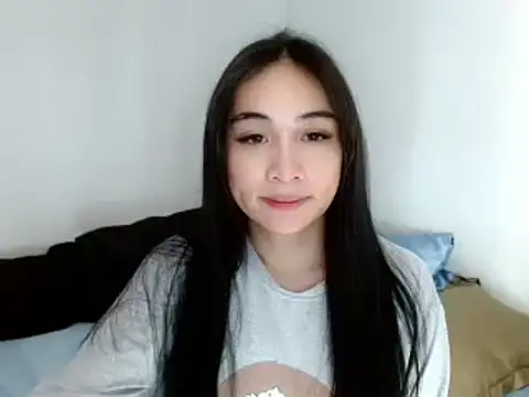 Snapshot of SweetLilly_18 chatting on 02/21/25, 03:56 SweetLilly 18 online show from 02/21/25, 03:56