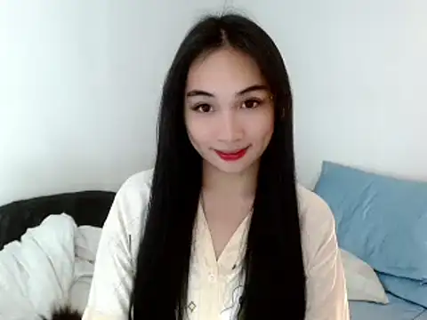 Snapshot of SweetLilly_18 chatting on 02/24/25, 03:33 SweetLilly 18 online show from 02/24/25, 03:33