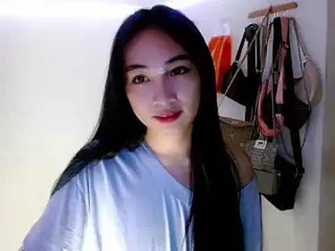 Snapshot of SweetLilly_18 chatting on 03/10/25, 12:51 SweetLilly 18 online show from 03/10/25, 12:51