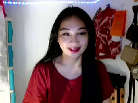 Snapshot of SweetLilly_18 chatting on 03/13/25, 02:38 SweetLilly 18 online show from 03/13/25, 02:38