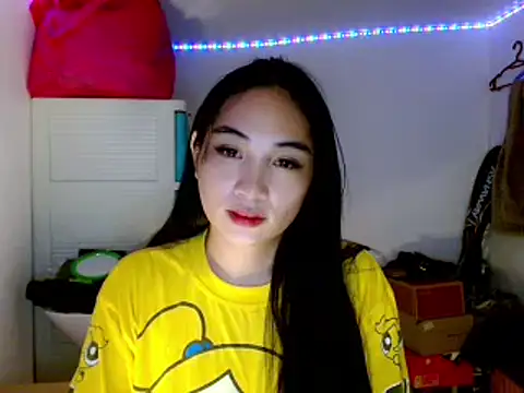 Snapshot of SweetLilly_18 chatting on 03/17/25, 02:56 SweetLilly 18 online show from 03/17/25, 02:56