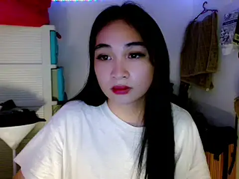 Snapshot of SweetLilly_18 chatting on 03/23/25, 05:54 SweetLilly 18 online show from 03/23/25, 05:54