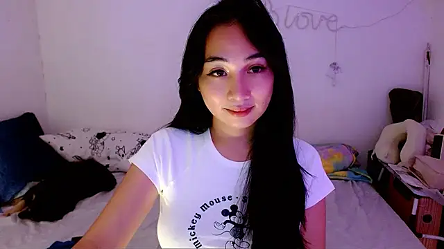 Snapshot of SweetLilly_18 chatting on 09/12/25, 03:17 SweetLilly 18 online show from 09/12/25, 03:17