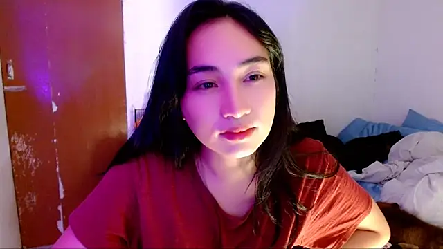 Snapshot of SweetLilly_18 chatting on 09/24/25, 05:05 SweetLilly 18 online show from 09/24/25, 05:05