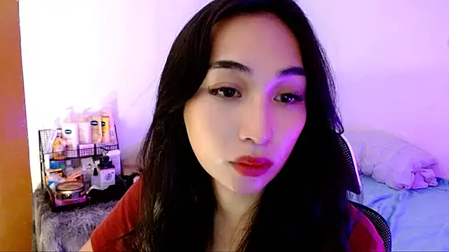 Snapshot of SweetLilly_18 chatting on 10/17/25, 02:26 SweetLilly 18 online show from 10/17/25, 02:26