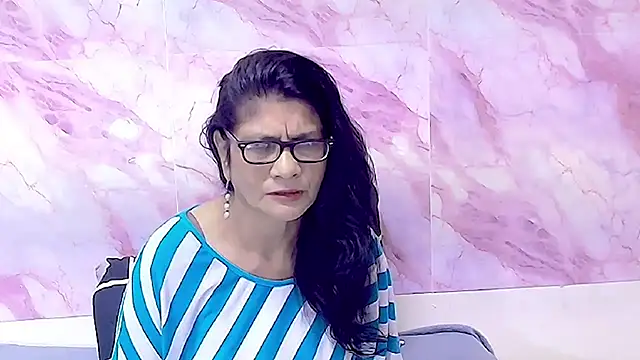 IndianAllure online show from 10/17/25, 06:05