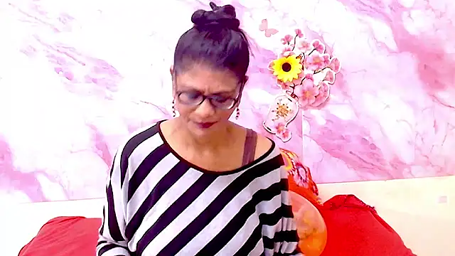 Snapshot of IndianAllure chatting on 02/17/26, 05:48 IndianAllure online show from 02/17/26, 05:48