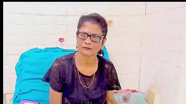 IndianAllure online show from 04/01/26, 05:52