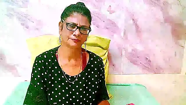 IndianAllure online show from 04/06/26, 05:41