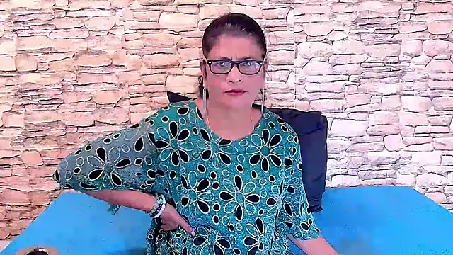 IndianAllure online show from 04/18/26, 05:44