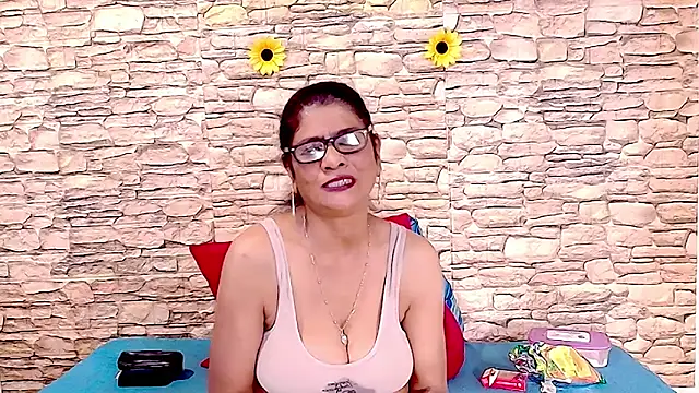 Snapshot of IndianAllure chatting on 05/16/26, 05:48 IndianAllure online show from 05/16/26, 05:48