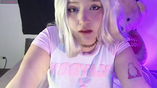 Snapshot of KuroChan420 chatting on 01/31/25, 02:37 KuroChan420 online show from 01/31/25, 02:37