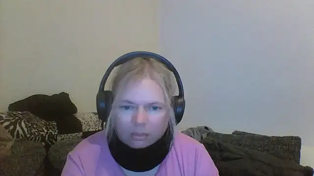 Snapshot of vaneza02 chatting on 06/10/26, 07:35 vaneza02 online show from 06/10/26, 07:35