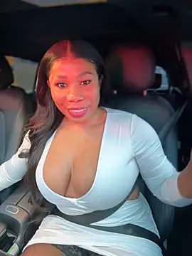 Snapshot of Belle___ chatting on 12/13/24, 10:23 Belle online show from 12/13/24, 10:23