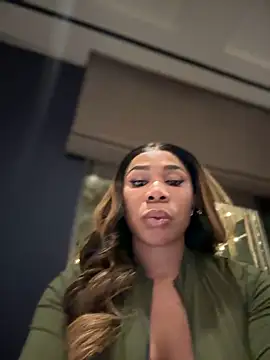 Snapshot of Belle___ chatting on 12/21/24, 12:53 Belle online show from 12/21/24, 12:53