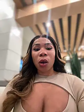 Snapshot of Belle___ chatting on 12/22/24, 12:07 Belle online show from 12/22/24, 12:07