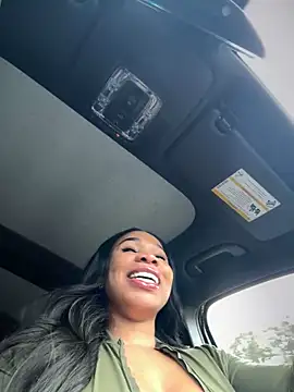 Snapshot of Belle___ chatting on 12/28/24, 03:48 Belle online show from 12/28/24, 03:48